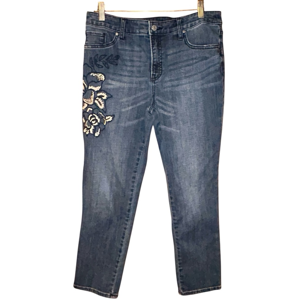 Chico’s So Slimming Girlfriend Jeans Slim Leg Crop Floral Embroidered Size 6